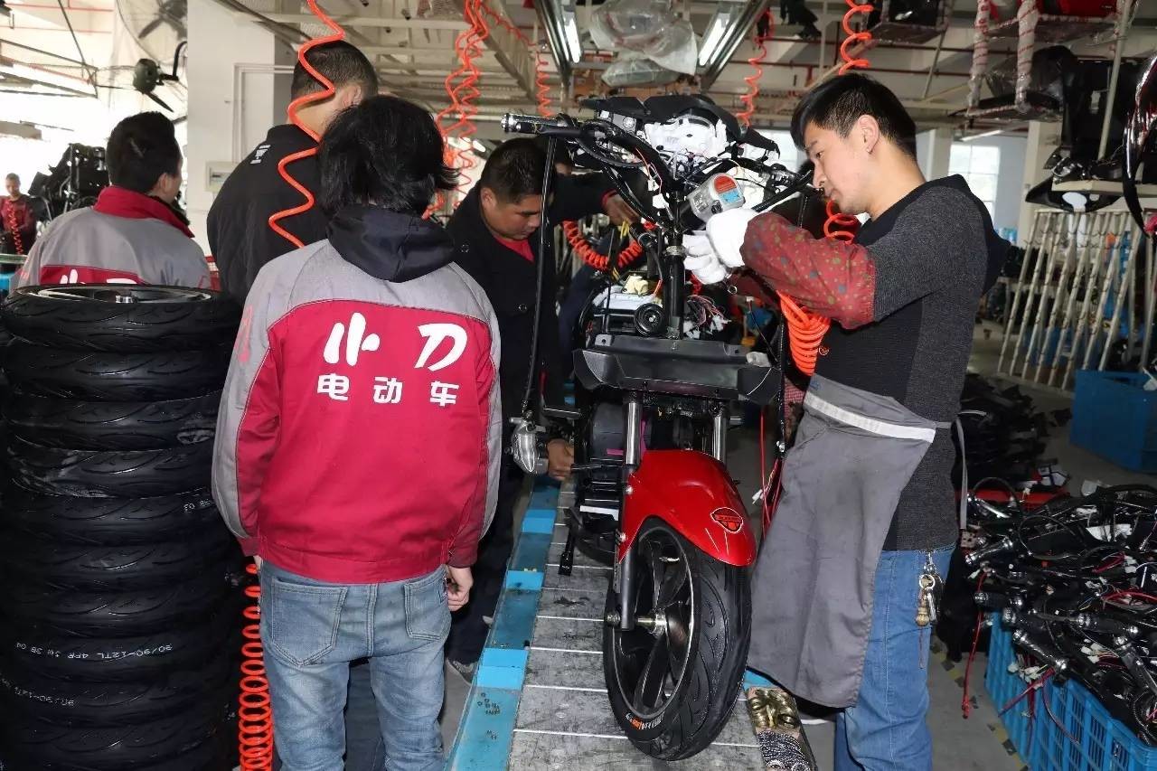 專(zhuān)業(yè)生產(chǎn)PVC護套、銅排、鋁排、新能源電池銅/鋁軟連接-人禾電子